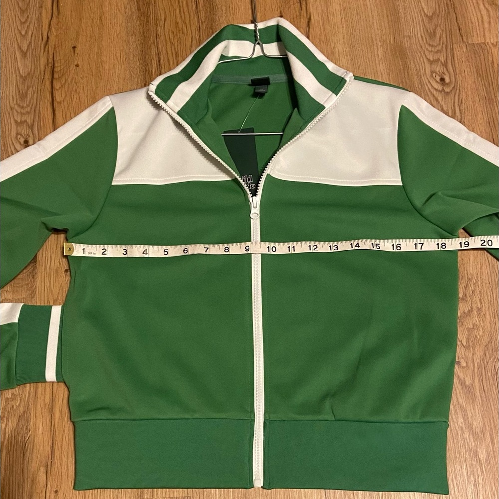 Wild Fable Color-block zippered Jacket with 2 side pockets.Pit-to-pit = 18.5 in.